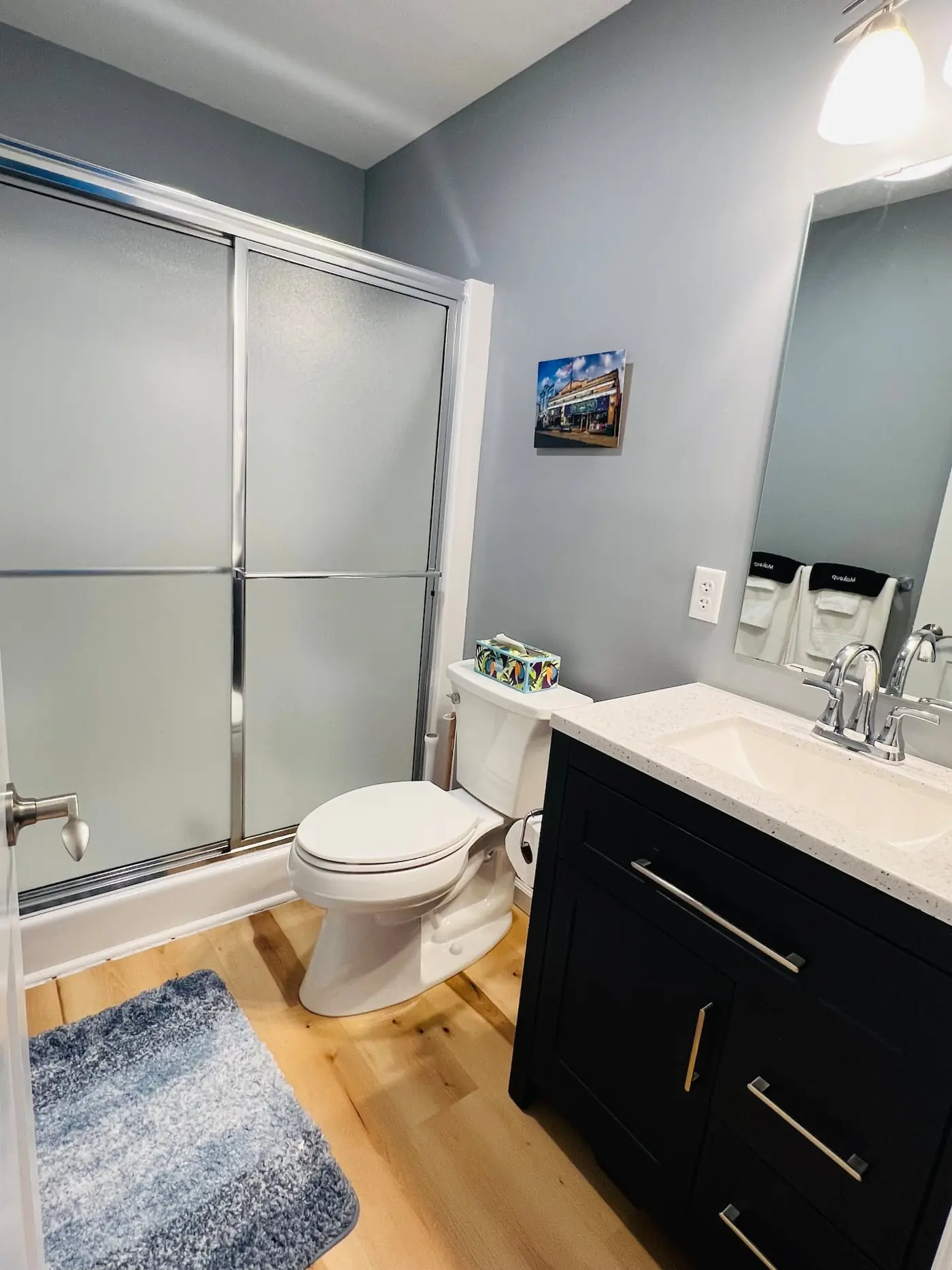 Full bathroom 1 with shower – Port Clinton vacation rental