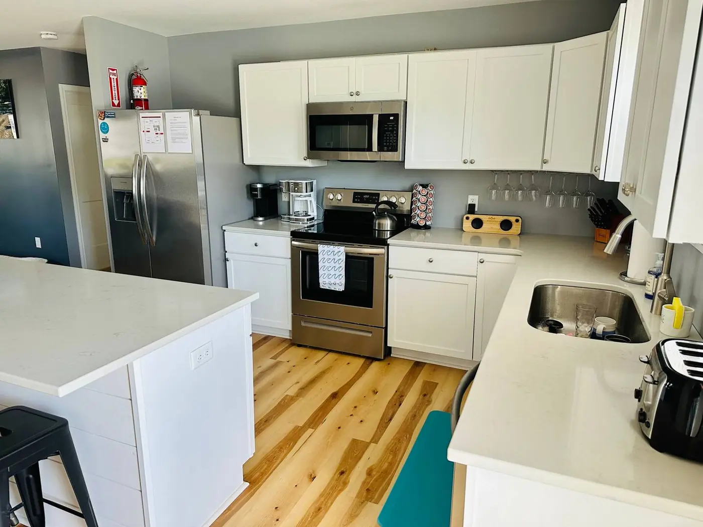 Kitchen with white cabinets, island and stainless appliances – Port Clinton vacation rental
