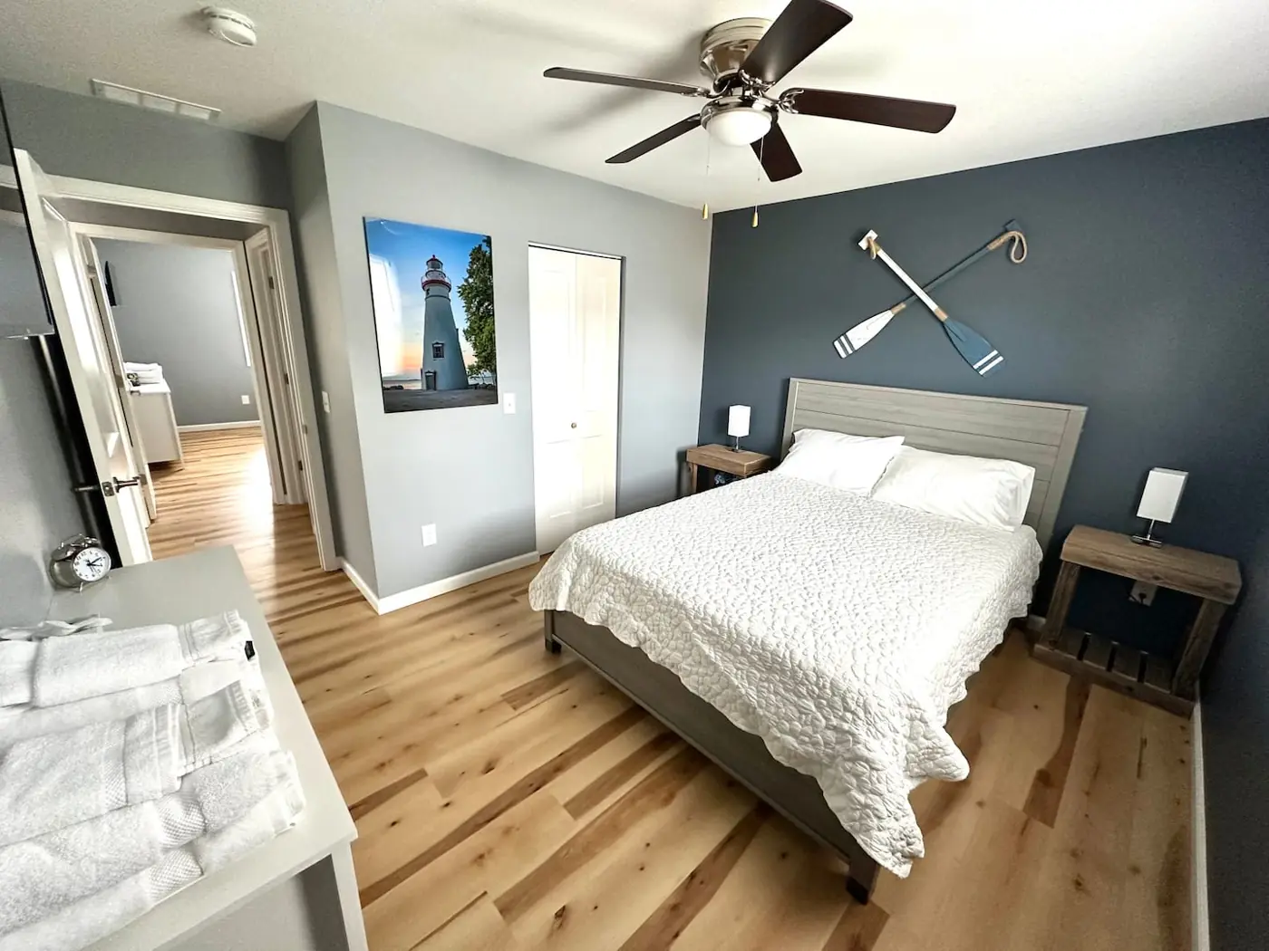 Bedroom 3 with a queen bed – Port Clinton vacation rental